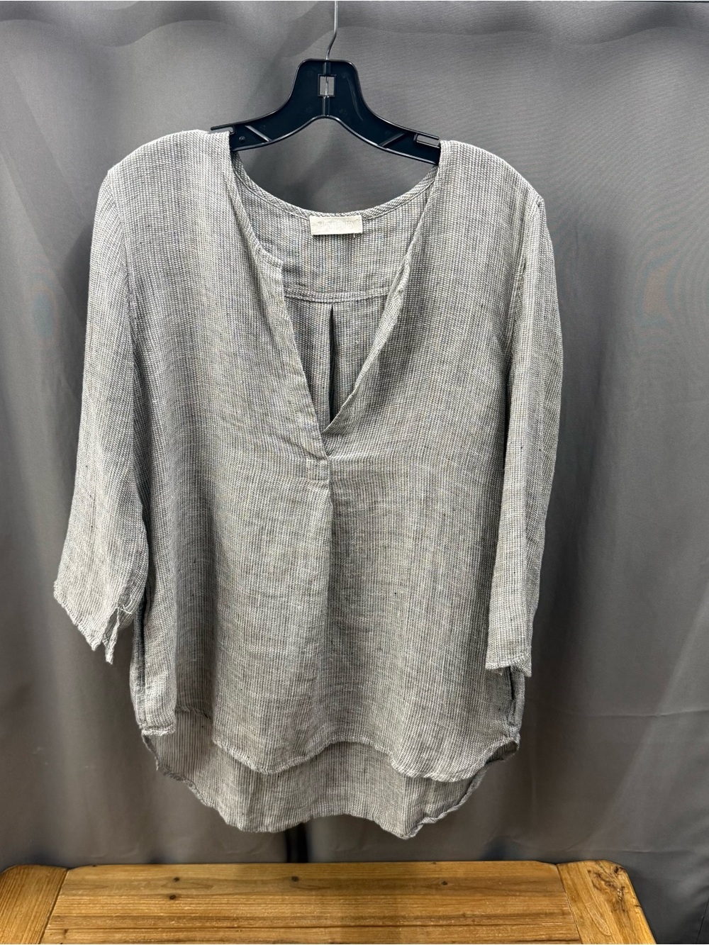 CP Shades Size Medium Relaxed V-Neck LinenTop